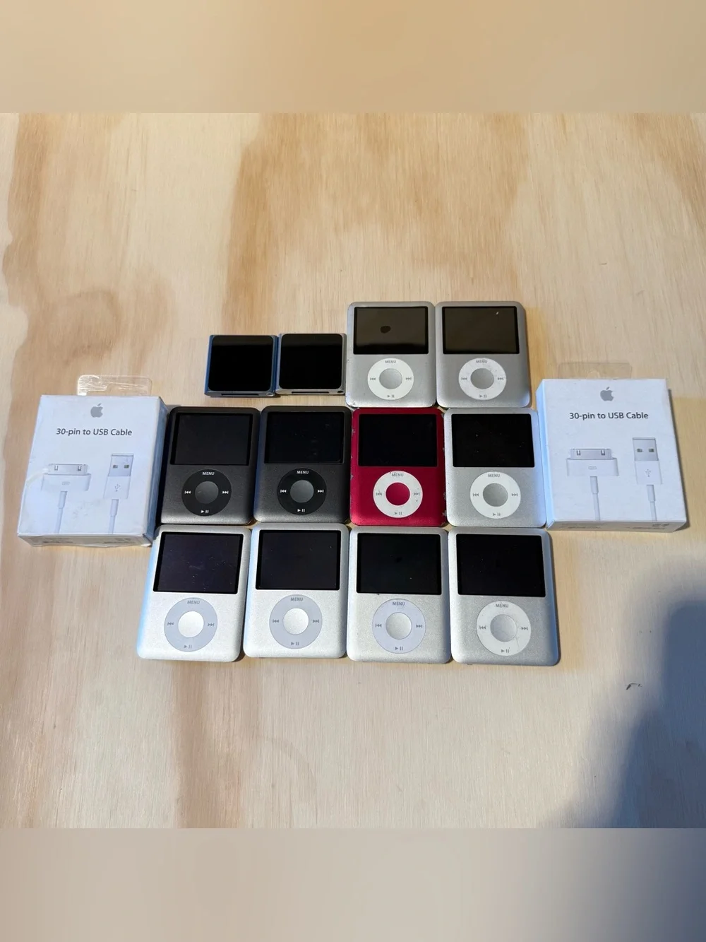 Lot Of 12-iPod Nano 3/6thGEN Model:A1236 4-8GB Silver/Blk Bad Batteries Read Blw